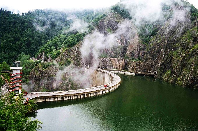 România are peste 2.200 de baraje, multe fără autorizație