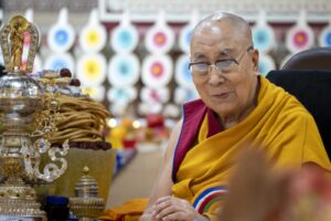 „Sper să mai trăiesc încă 30 sau 40 de ani”/Controverse în jurul alegerii viitorului lider al budismului tibetan