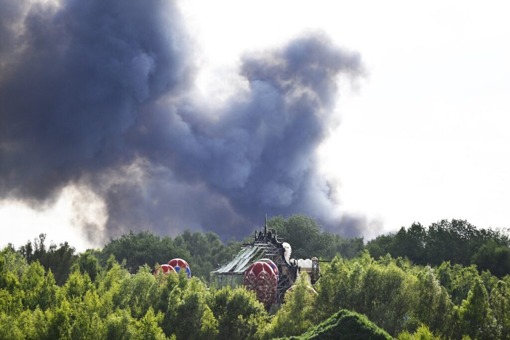 Incendiu puternic la celebrul festival Tomorrowland. Scena principală a evenimentului a luat foc/