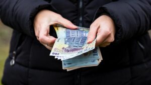 Salariile românilor rămân sub așteptări în toată țara