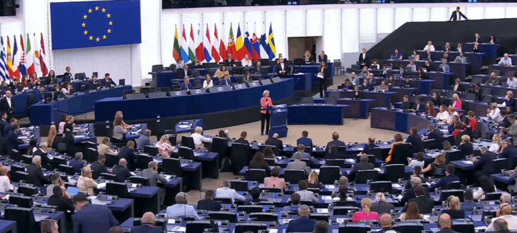 Ursula von der Leyen dă vina pe „păpușarul din Rusia” pentru moțiunea de cenzură / „Da, nu e niciun SECRET”