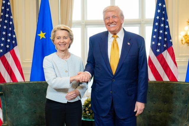 Deal! UE și SUA au bătut palma. 15% pentru produsele UE importate în Statele Unite
