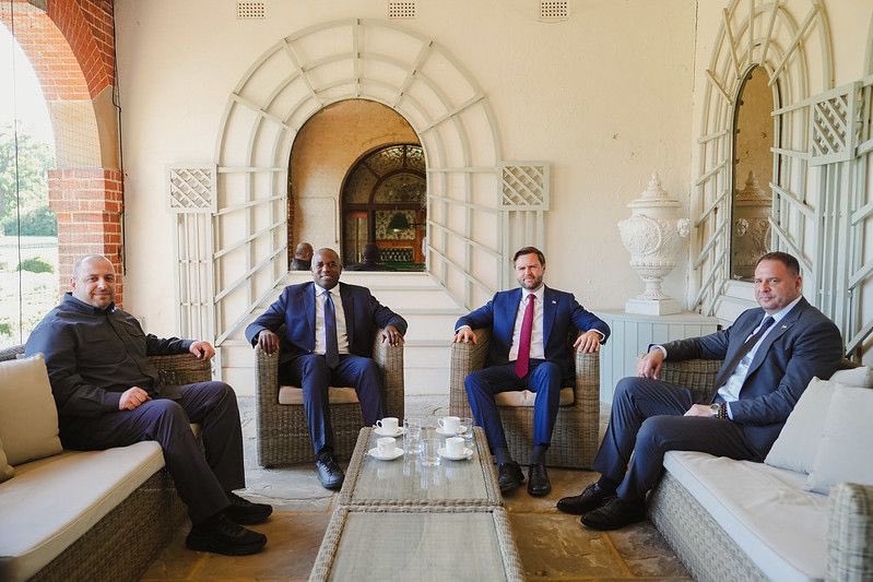 Președintele Zelenski: Întâlnirea Ucrainei cu aliații în Marea Britanie a fost constructivă