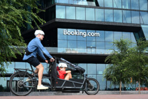 Mii de hoteluri din Europa dau în judecată Booking.com pentru practici „abuzive”