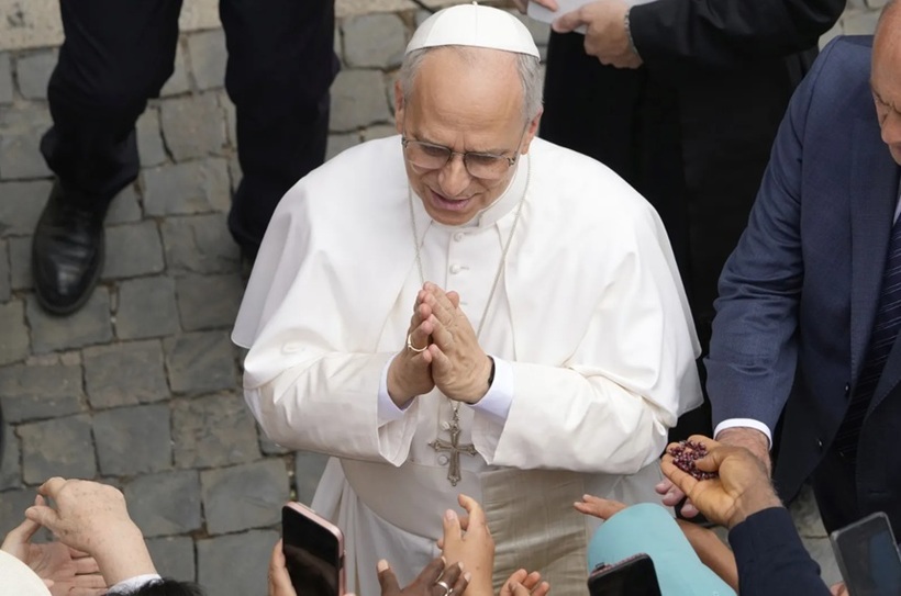 Papa Leon al XIV-lea se roagă pentru pace, de Sfânta Maria, înaintea summitului Trump-Putin