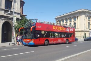Linia turistică „Bucharest City Tour” intră în funcţiune de luni