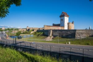 Estonia ridică porți metalice la granița cu Rusia, între Narva și Ivangorod. Motivul invocat de autoritățile estone