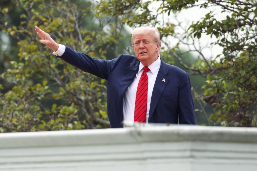 Trump amenință Rusia cu sancțiuni severe /„Putin va înceta să omoare oameni dacă vor scădea prețurile petrolului rusesc”