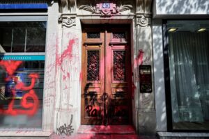 Filiala din Paris a companiei aeriene El Al a fost vandalizată /Ambasadorul israelian: „Este un act de TERORISM”