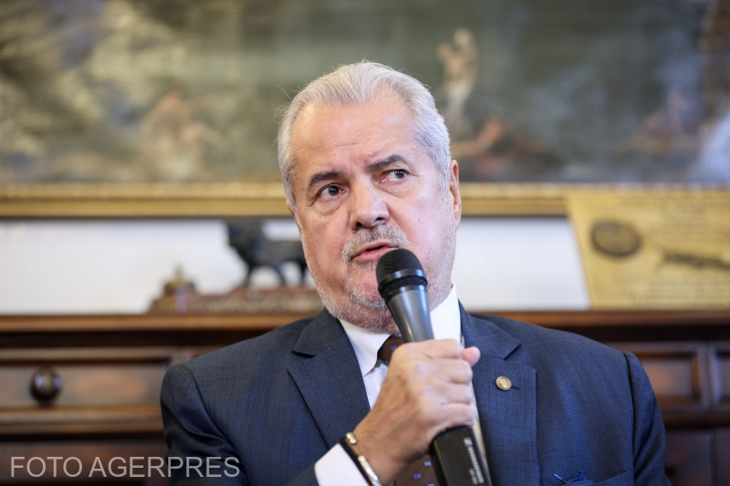 Statul cedează, Năstase beneficiază: cele trei fundații și asociații legate de fostul premier