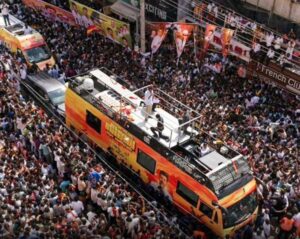 Miting politic sângeros în sudul Indiei. Zeci de bărbați, femei și copii au murit STÂLCIȚI și SUFOCAȚI la parada electorală a unui celebru actor tamil