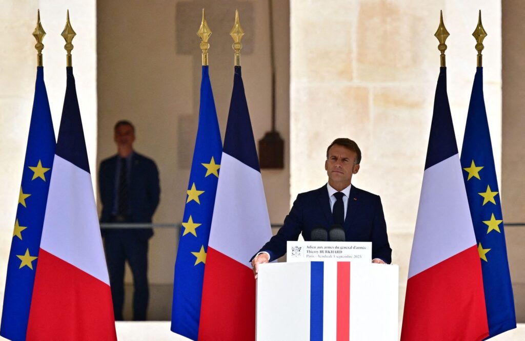 Din ce cauză o moțiune pentru DEMITEREA lui Macron nu are șanse de reușită