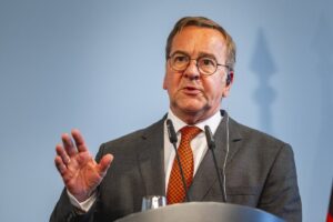Ministrul german al Apărării critică comentariile lui von der Leyen privind desfășurarea de trupe în Ucraina