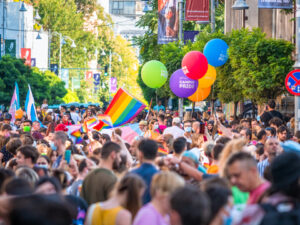 „Liber să iubești. Liber să fii”. CE demarează noua strategie privind comunitatea LGBTQ+ 2026-2030