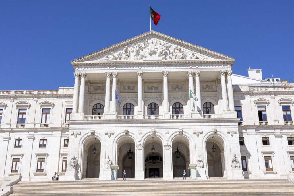 Portugalia aprobă modificări la Legea naționalității, îngreunând obținerea unui pașaport portughez