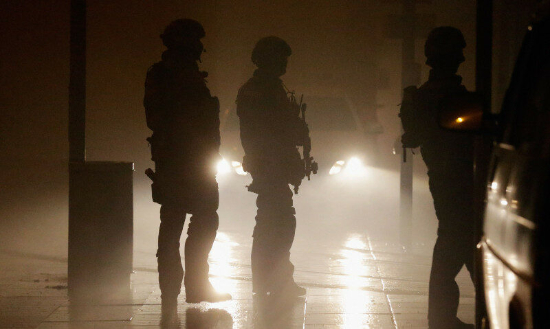 Trei răniți în urma unui atac armat la o casă de pariuri din Germania. Atacatorul este în libertate