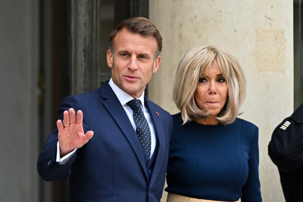 Una dintre cele mai importante reviste din Franța cere demisia lui Emmanuel Macron/ „Domnule președinte, plecați cu capul sus”