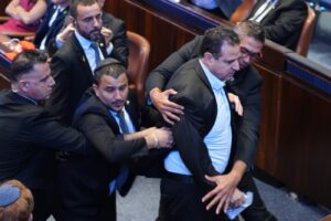Scandal în timpul discursului lui Trump în Knesset. Un bărbat a fost evacuat din sală