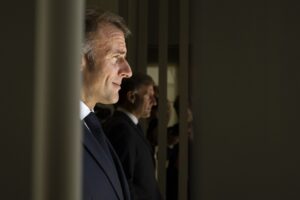 O pauză scumpă în criza politică din Franța. Administrația Macron produce daune pe termen lung