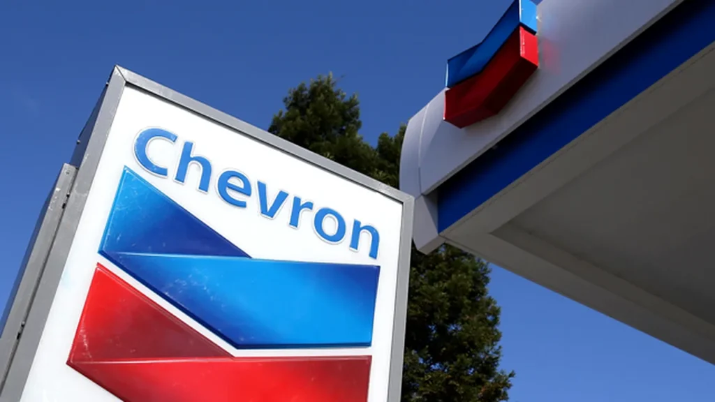 Americanii de la Chevron iau în considerare să cumpere activele Lukoil