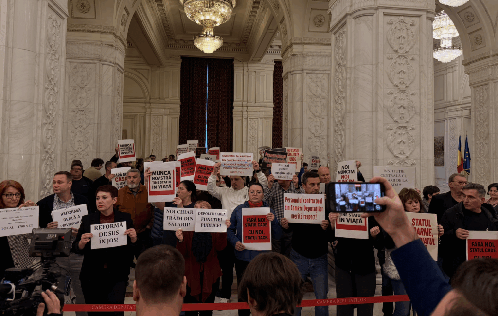 Angajații Parlamentului, protest împotriva Coaliției: „Cum ne-au luat ei nouă, ia-le, Doamne, lor”