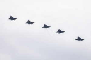 bombardamente, trupe de elită sau capturare