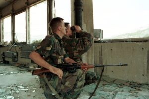 „Vânătoarea umană” din războiul din BOSNIA. Bogătașii străini au împușcat pentru distracție civili. Ororile, anchetate de procurori