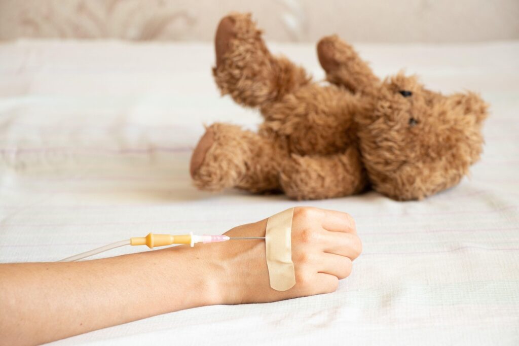 Eroare fatală la un spital din SUA. Un copil de numai 2 ani a murit după ce medicul a uitat să pună o virgulă în rețetă