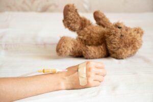 Eroare fatală la un spital din SUA. Un copil de numai 2 ani a murit după ce medicul a uitat să pună o virgulă în rețetă