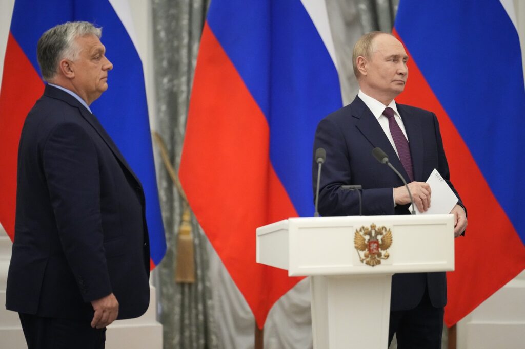 Putin și Orban „s-au pierdut” în traducere. În timpul discuțiilor de la Kremlin, translatorul premierului Ungariei s-a încurcat în… Ucraina