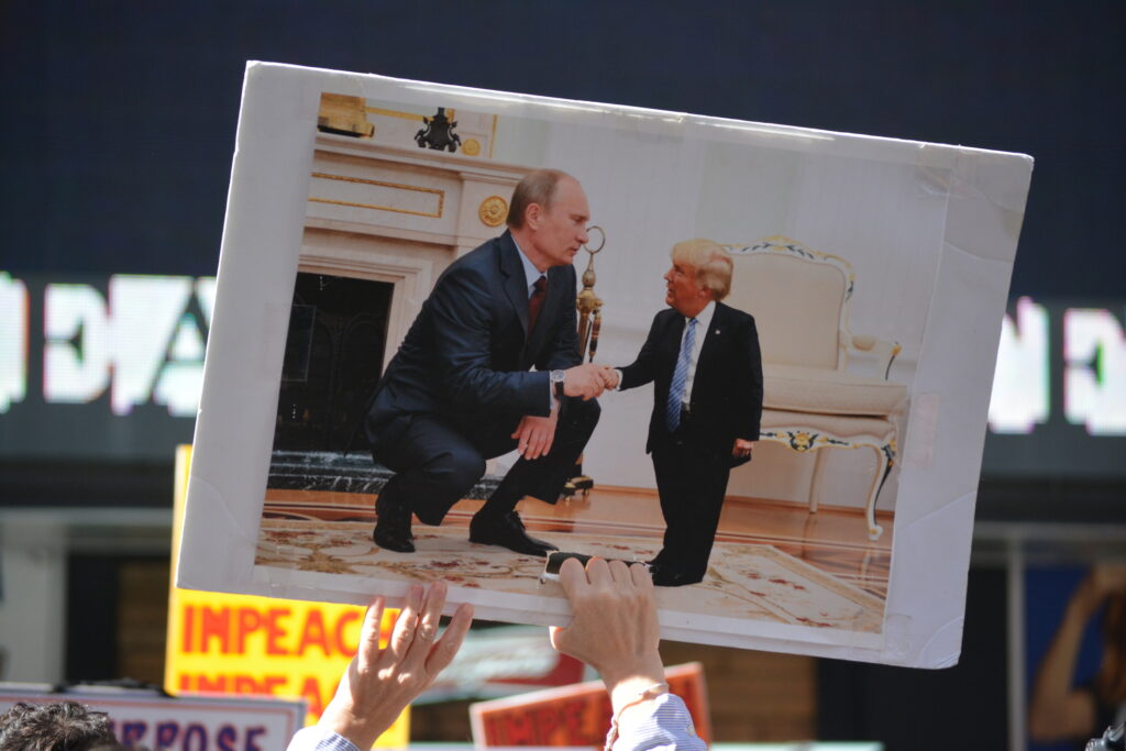 Peste jumătate din ucraineni ar ieși în stradă în cazul unor cedări inacceptabile către Rusia