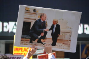 Peste jumătate din ucraineni ar ieși în stradă în cazul unor cedări inacceptabile către Rusia