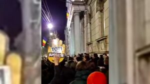 Clujeni în stradă: cereri de demisie adresate Liei Savonea, lui Cătălin Predoiu și șefului DNA