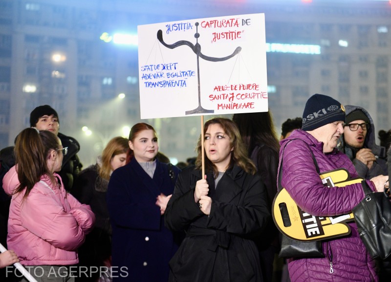 O nouă zi de proteste după dezvăluirile despre justiție: ”Lia, Lia, te sună pușcăria!”