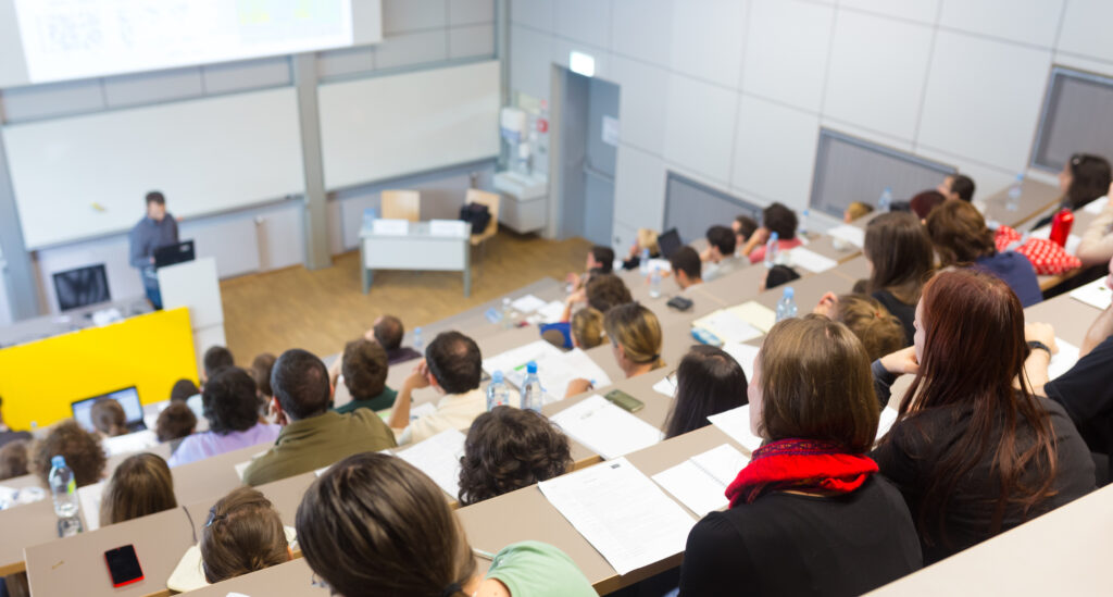Bursele pentru studenți, finanțate cu fonduri europene: 60 de milioane € aprobate pentru anul 2026