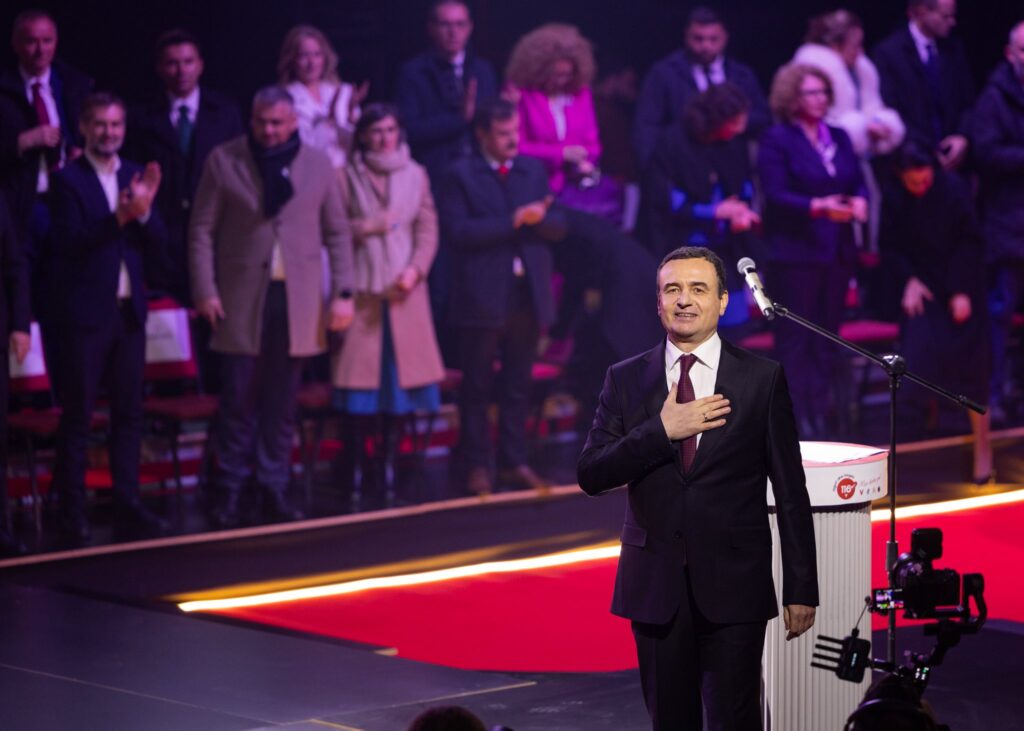 Albin Kurti este câștigătorul alegerilor din Kosovo