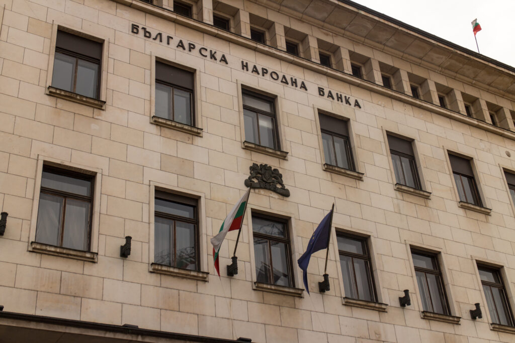 Euroisterie în Bulgaria. Cozi pentru a cumpăra scump euro