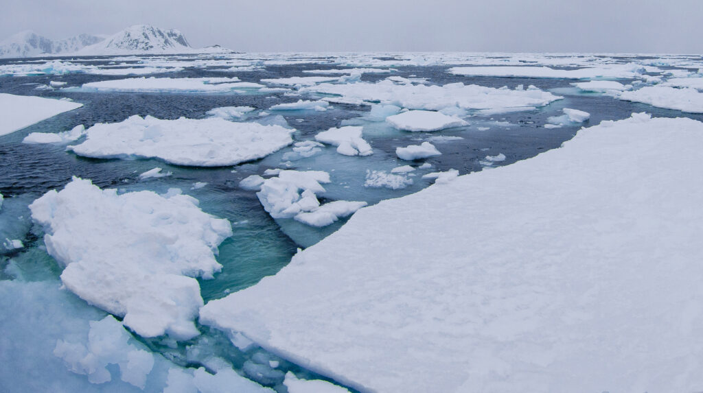 Planeta se încinge. Arctica s-a confruntat cu cel mai călduros an din istoria înregistrărilor meteorologice. Rusia și SUA vor să exploateze regiunea