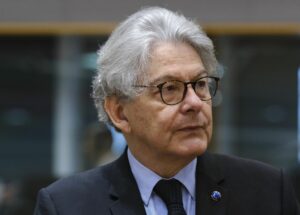 Acuzații dure din Franța. Macron susține că sancţionarea lui Thierry Breton de către SUA este o „intimidare”. CE cere „clarificări”