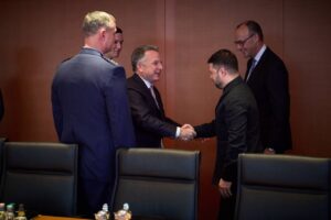 Moment decisiv în negocierile de pace. „Ucraina este dispusă să renunțe la cererea de aderare la NATO”, spune Zelenski