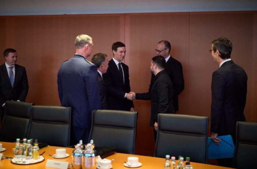 Pace în Ucraina. Zelenski și emisarii lui Trump au început a doua rundă de negocieri la Berlin. Witkoff: „S-au făcut multe progrese”