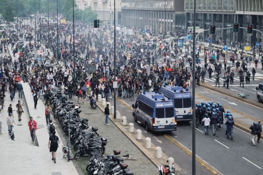 Iranul, zguduit de „protestele pâinii” la debutul lui 2026, pe fondul colapsului rialului