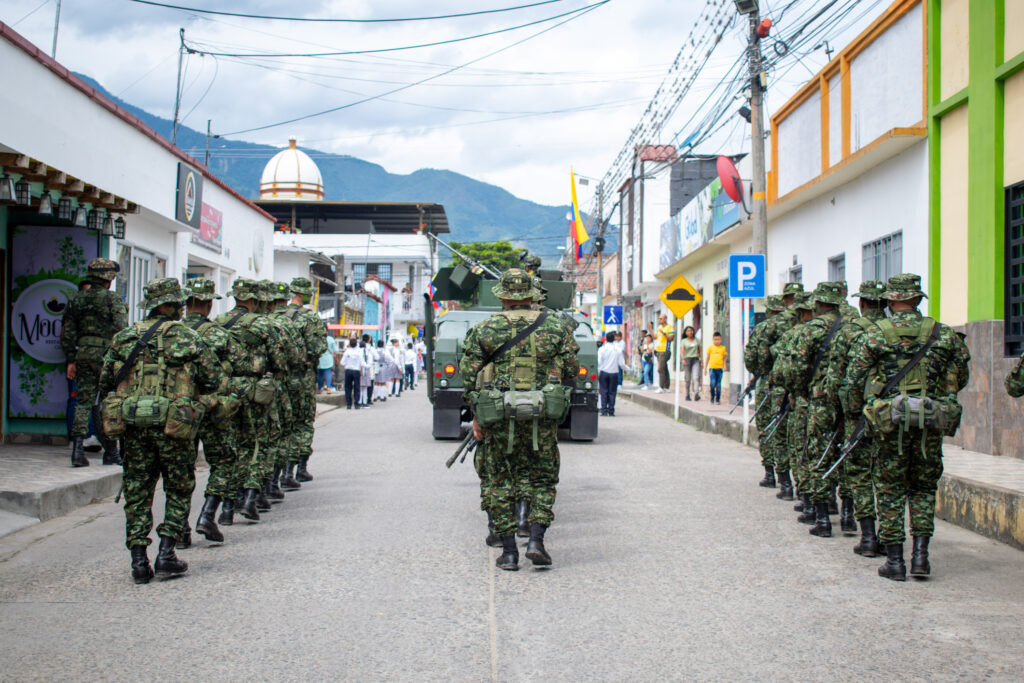 Gherilele columbiene amenință SUA după capturarea lui Maduro