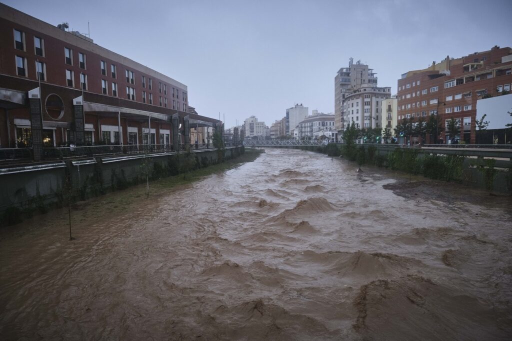 Spaniolii se răzbună pe aducătorii de vești rele. Meteorologii din Spania sunt puși la zid pe X pentru că prognozează prăpădul climatic