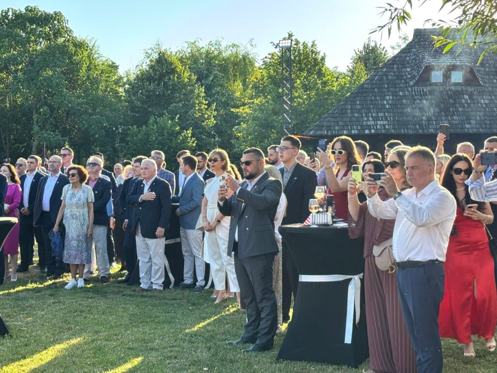 Peste 550 de lideri ai mediului de afaceri, diplomației și &hellip;